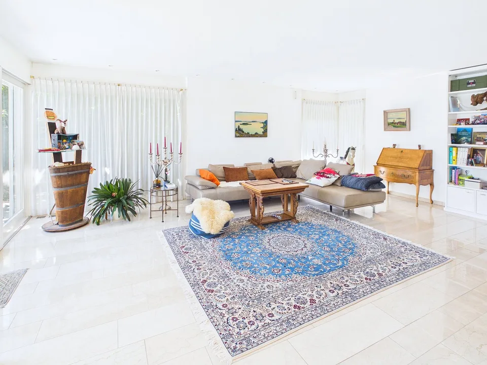 Villa esclusiva con piscina e vista sul lago a Ligerz