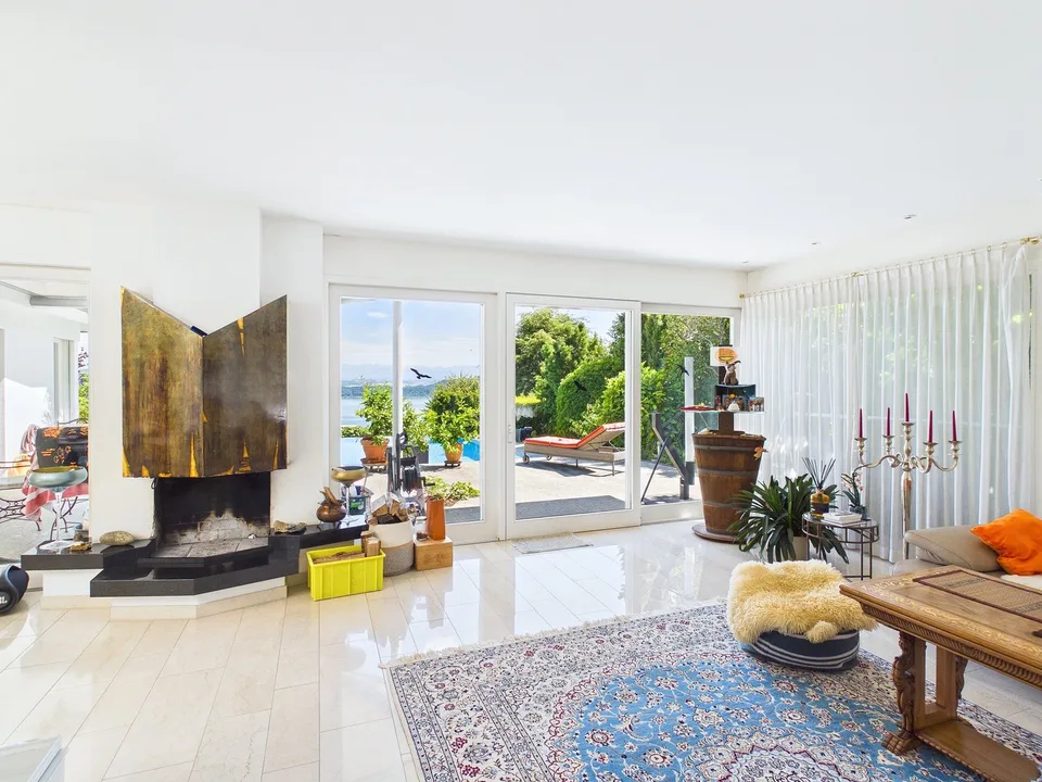 Villa esclusiva con piscina e vista sul lago a Ligerz