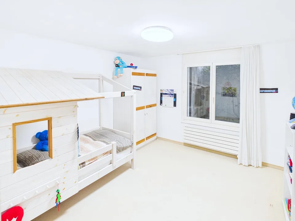 Villa esclusiva con piscina e vista sul lago a Ligerz