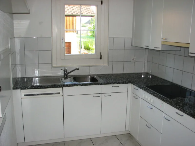Appartement spacieux 5 pièces avec cheminée et balcon à Neerach