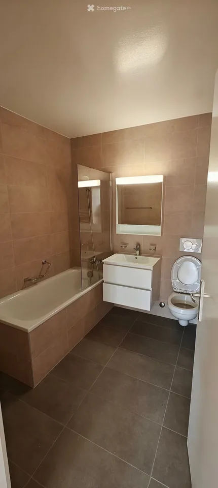 Charmant appartement de 4 pièces avec balcon à Mies