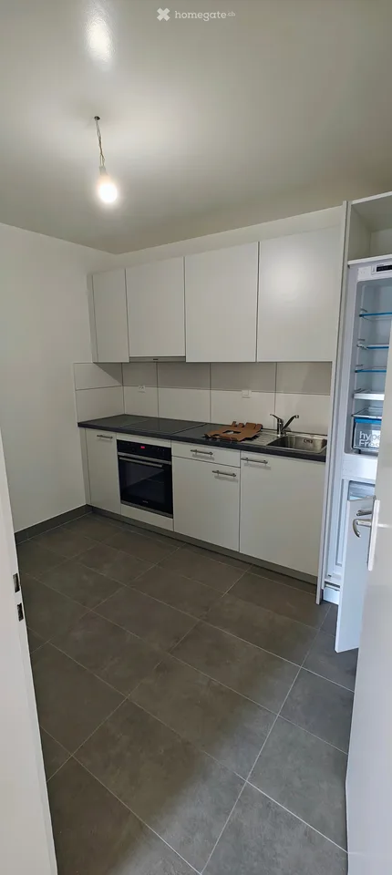 Charmant appartement de 4 pièces avec balcon à Mies