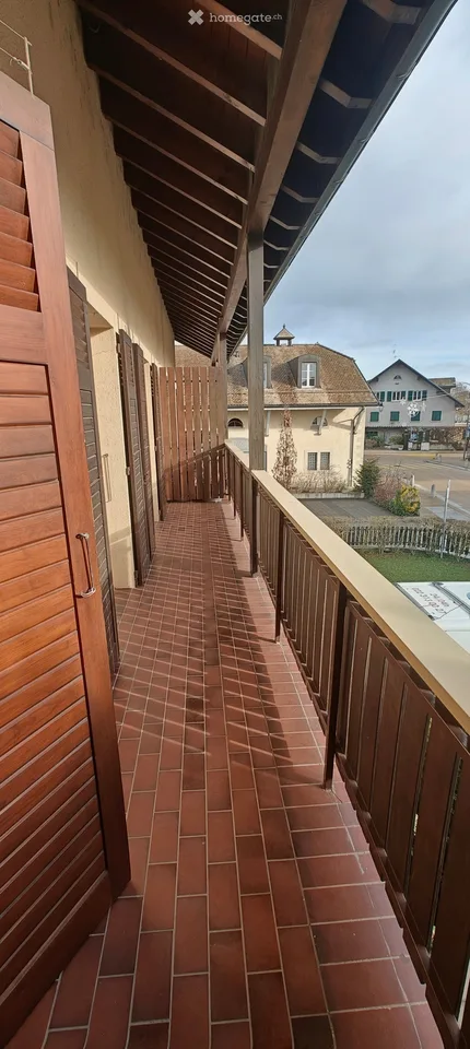 Charmant appartement de 4 pièces avec balcon à Mies