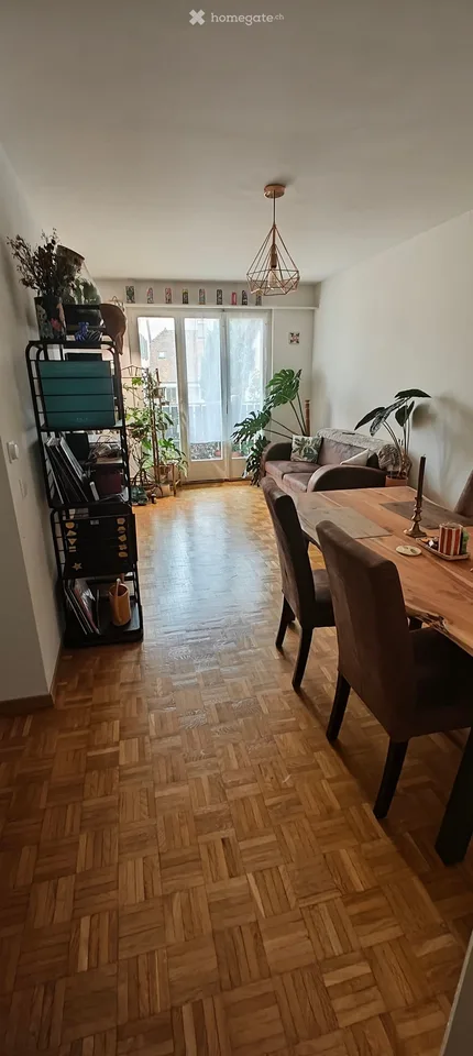 Charmant appartement de 4 pièces avec balcon à Mies