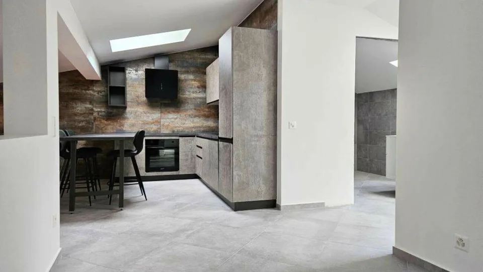 Mansardendachwohnung in Capolago