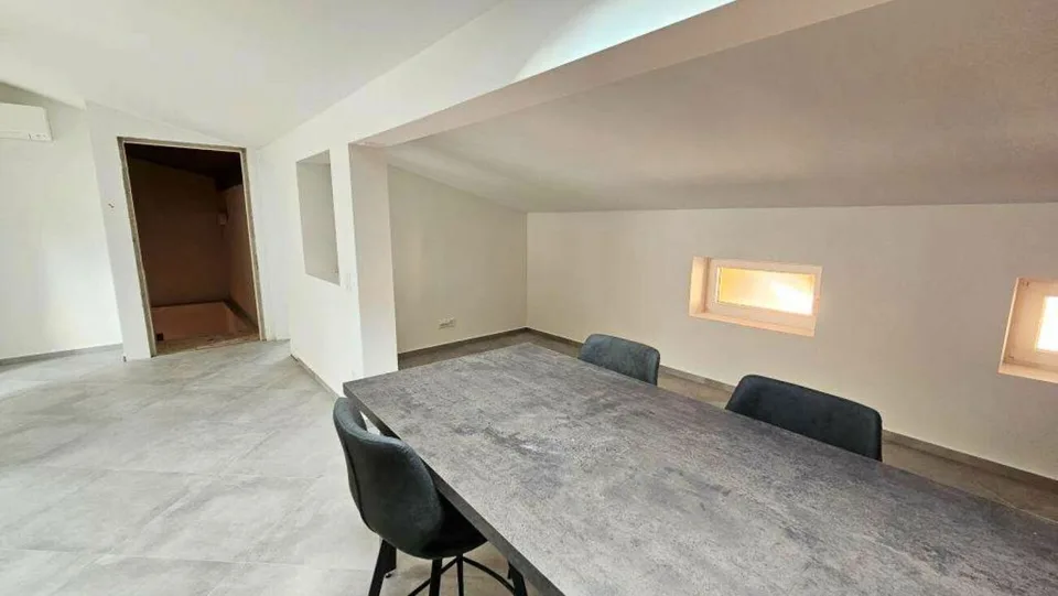 Mansardendachwohnung in Capolago