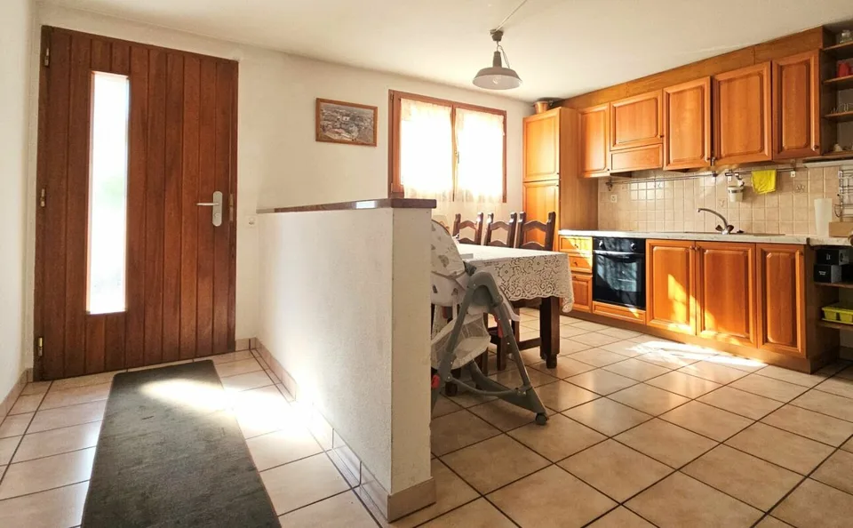 Großes Einfamilienhaus mit Garten