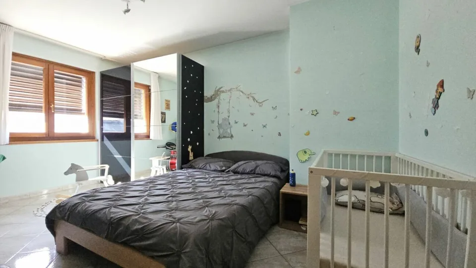 Großes Einfamilienhaus mit Garten