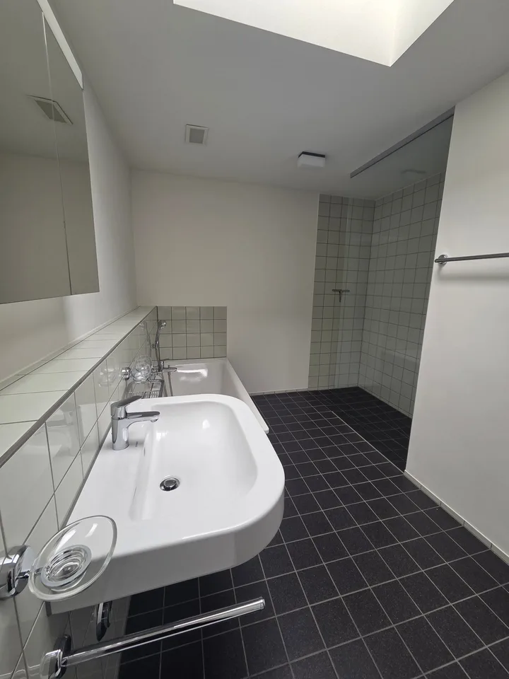 Appartement mansardé moderne de 3,5 pièces avec norme Minergie à Bülach
