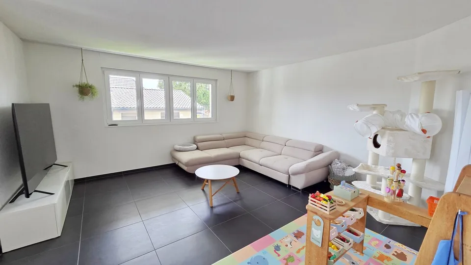 Appartamento nuovo e moderno di 5 ½ locali in una casa di 5 parti con sua propia lavanderia