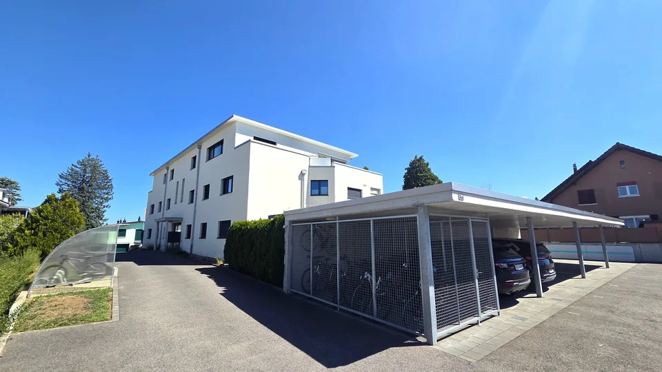 Appartamento nuovo e moderno di 5 ½ locali in una casa di 5 parti con sua propia lavanderia