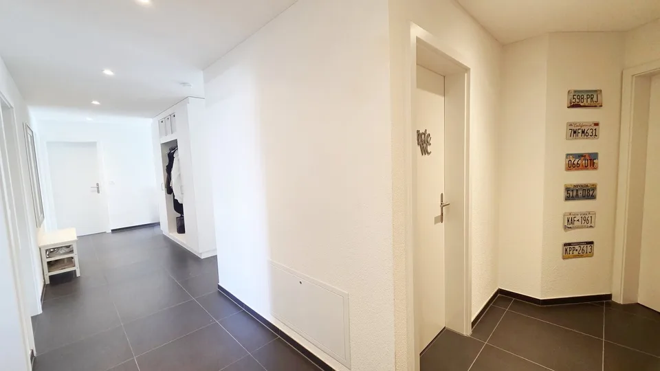 Appartamento nuovo e moderno di 5 ½ locali in una casa di 5 parti con sua propia lavanderia