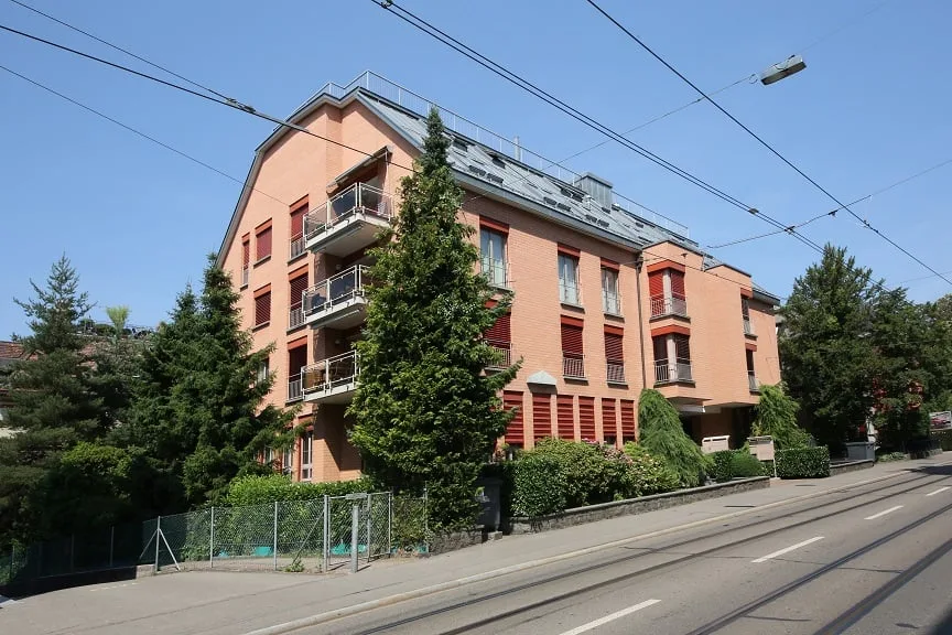 Appartement de charme rénové avec 2 terrasses sur le toit, district 6