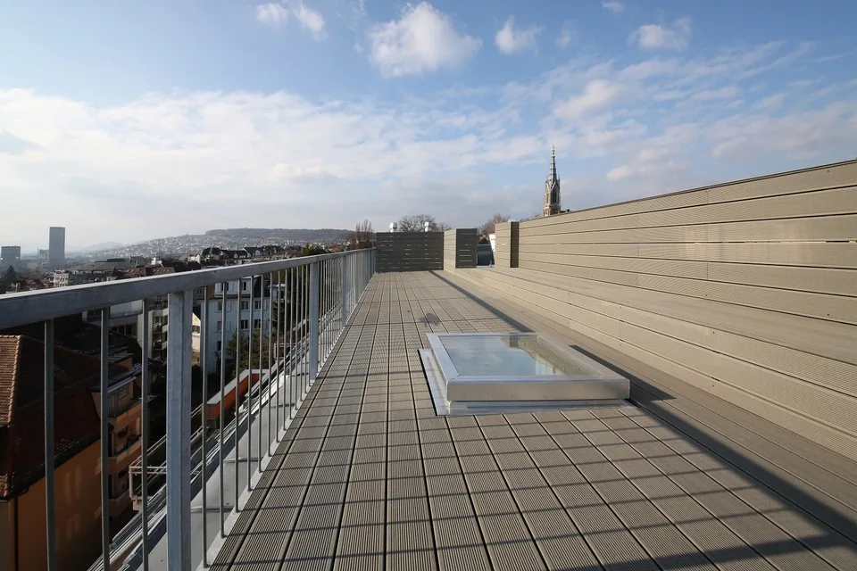 Appartement de charme rénové avec 2 terrasses sur le toit, district 6