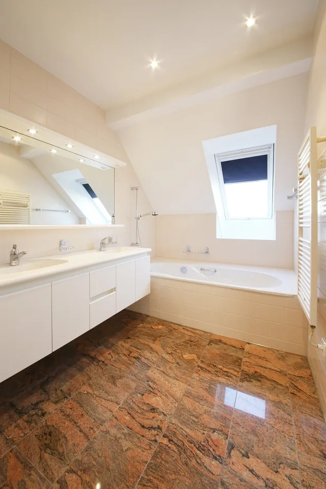 Appartement de charme rénové avec 2 terrasses sur le toit, district 6