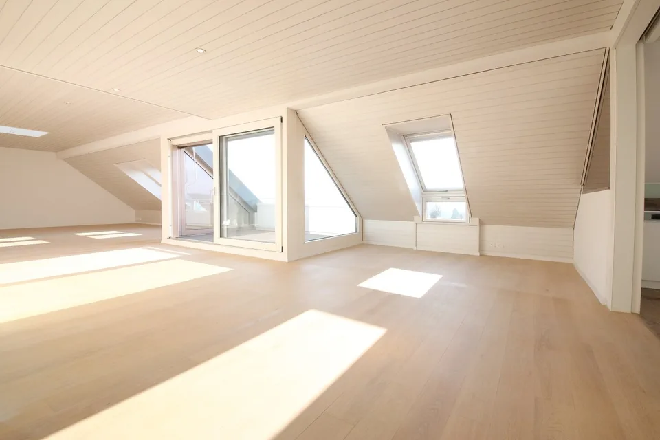 Top ausgebaute 3-Zimmer-Dachwohnung mit 2 Dachterrassen, Kreis 6