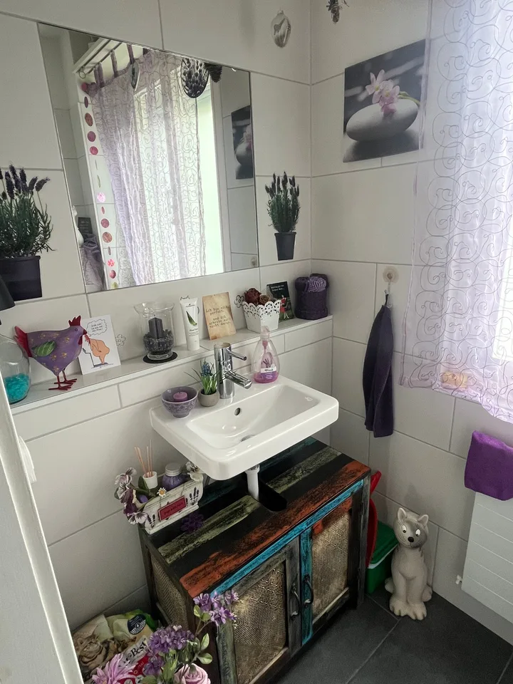 Charming single-family house with garage, winter garden, fondue room, and shed in a quiet location.
