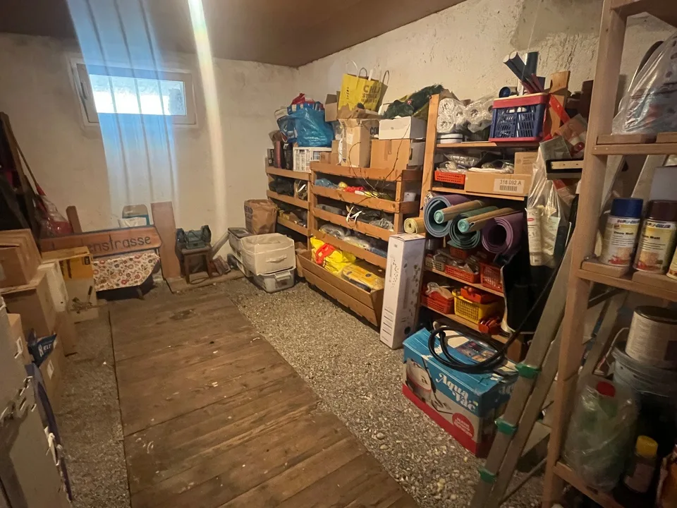 Charming single-family house with garage, winter garden, fondue room, and shed in a quiet location.