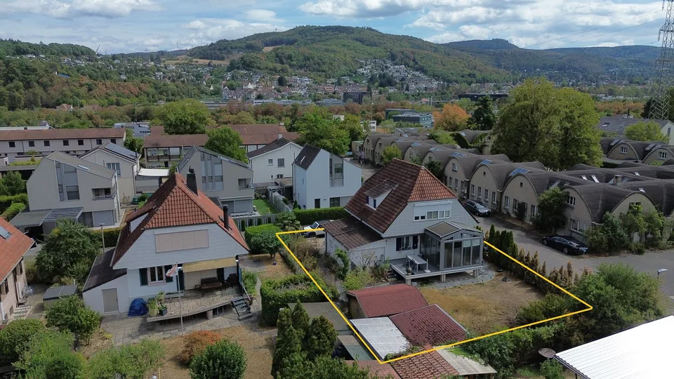 Charmantes Einfamilienhaus mit Garage, Wintergarten, Fonduestübli und Schopf an ruhiger Lage.
