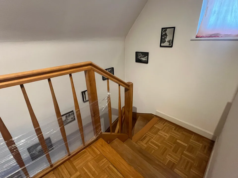 Charming single-family house with garage, winter garden, fondue room, and shed in a quiet location.