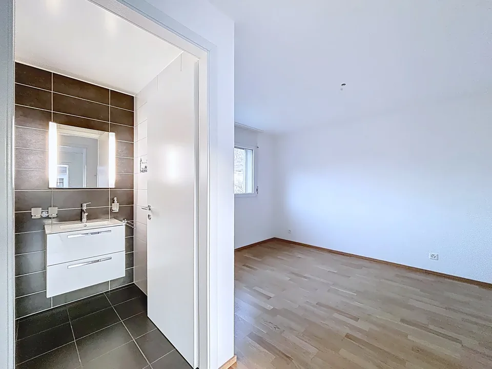 Appartamento moderno di 3.5 locali con balcone a Saxon