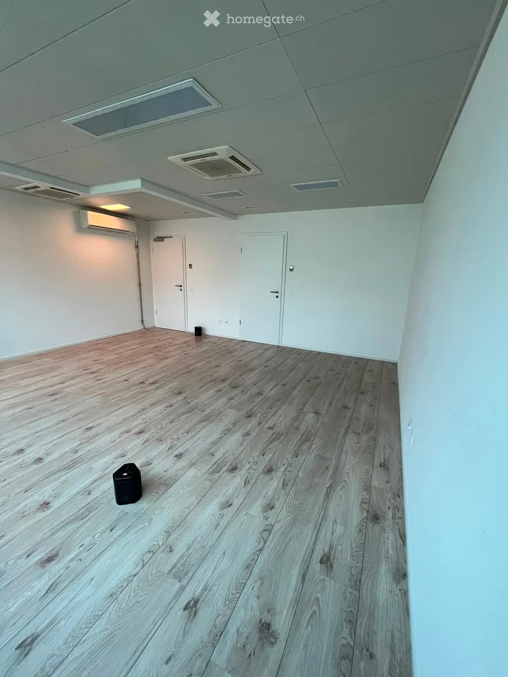 Repräsentatives Gebäude - Einzelbüro mit Parkplatz