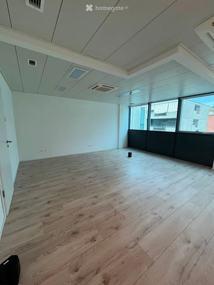 Repräsentatives Gebäude - Einzelbüro mit Parkplatz