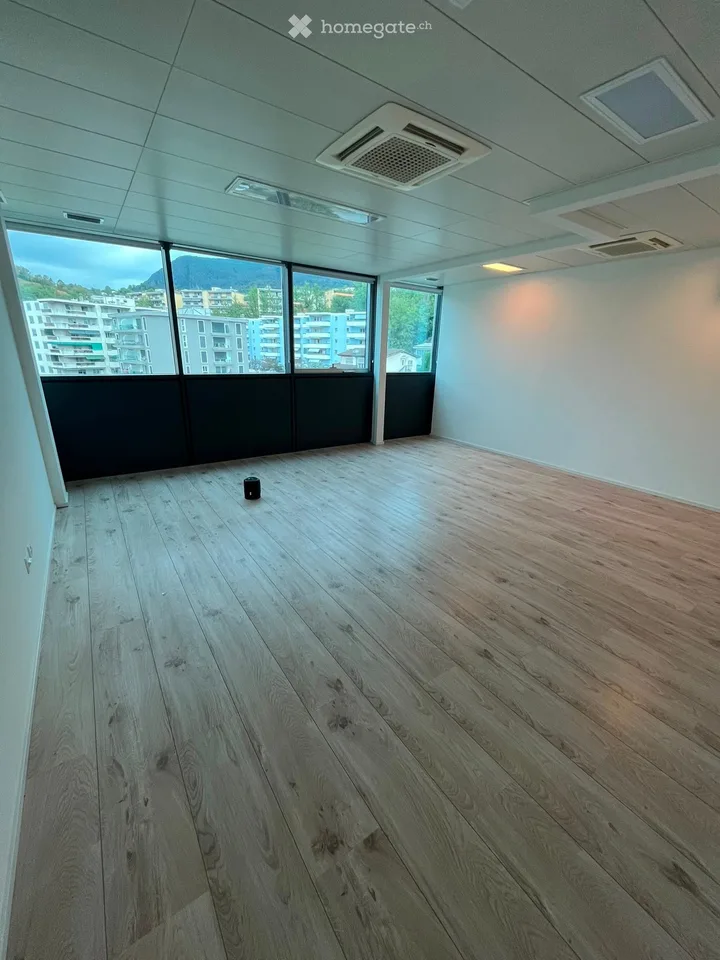 Repräsentatives Gebäude - Einzelbüro mit Parkplatz