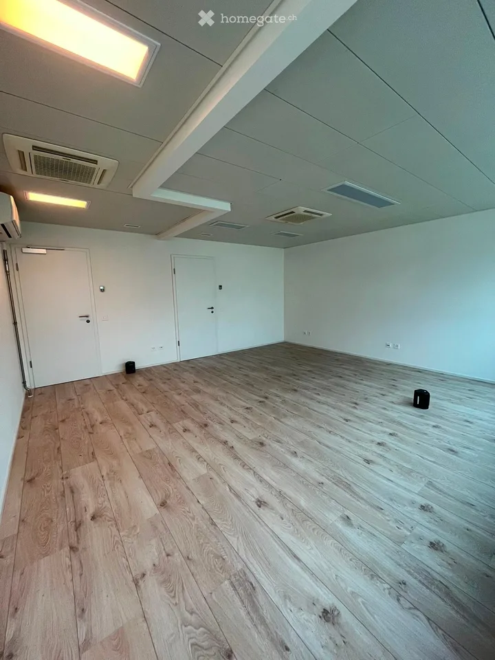 Repräsentatives Gebäude - Einzelbüro mit Parkplatz