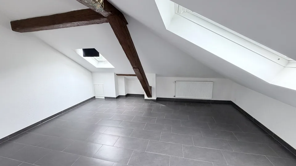 Superbe loft en attique de 52 m² avec poutres apparentes - Orbe