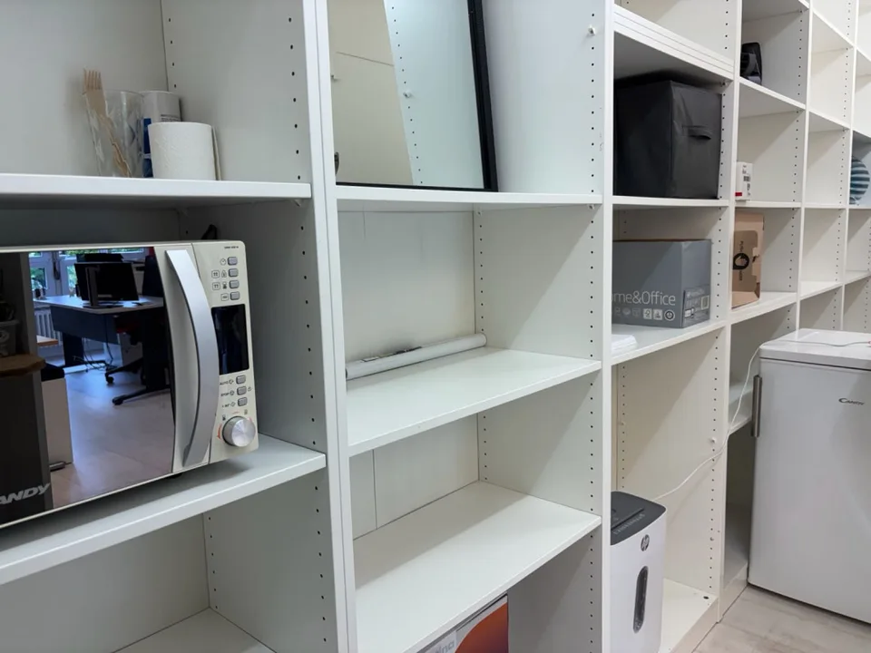 Une place de travail en bureau partagé au centre-ville