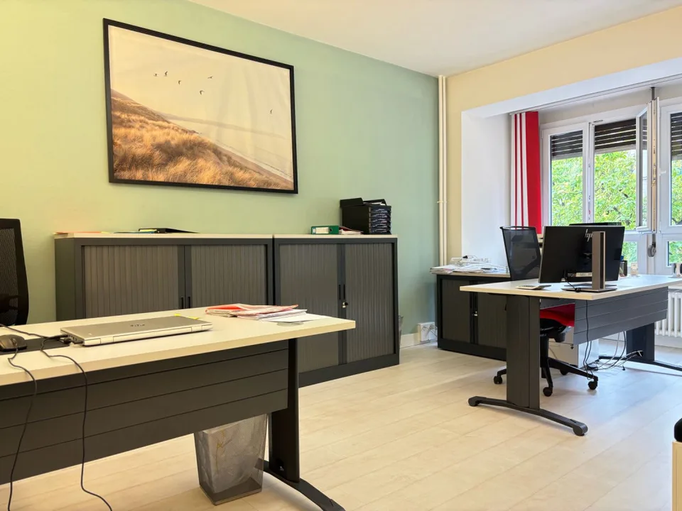 Une place de travail en bureau partagé au centre-ville