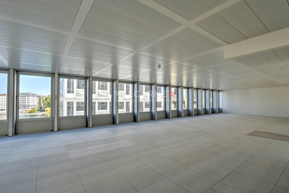 Bureaux d'exception de 804 m² avec vue sur la Rade - Rue du Rhône