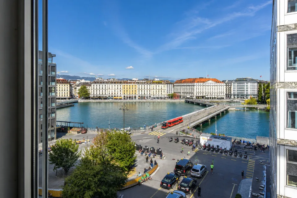 Bureaux d'exception de 804 m² avec vue sur la Rade - Rue du Rhône