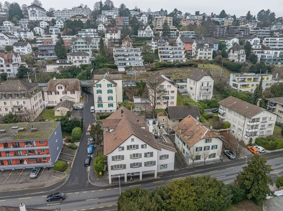Appartamento di vecchio edificio con carattere storico e vista sul lago