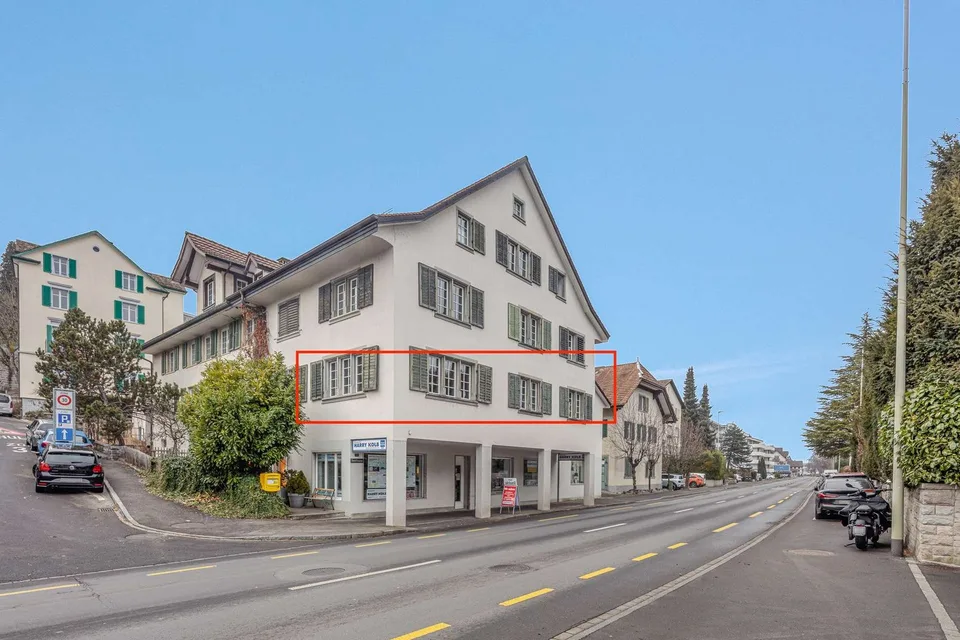 Appartamento di vecchio edificio con carattere storico e vista sul lago
