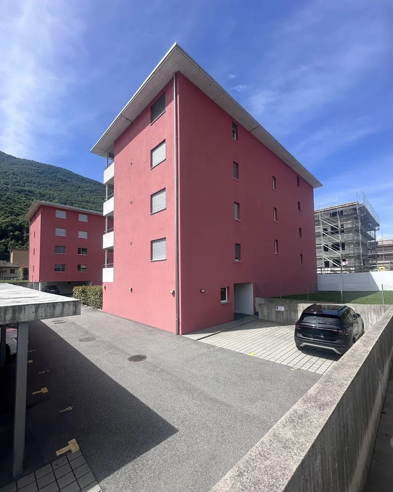 Appartement moderne 2.5 pièces avec balcon à Cadenazzo