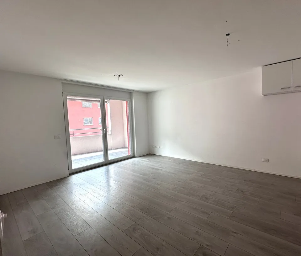 Appartement moderne 2.5 pièces avec balcon à Cadenazzo