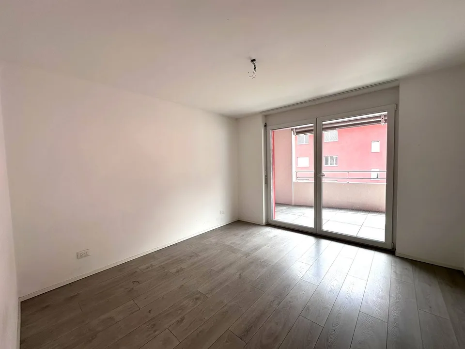 Appartement moderne 2.5 pièces avec balcon à Cadenazzo