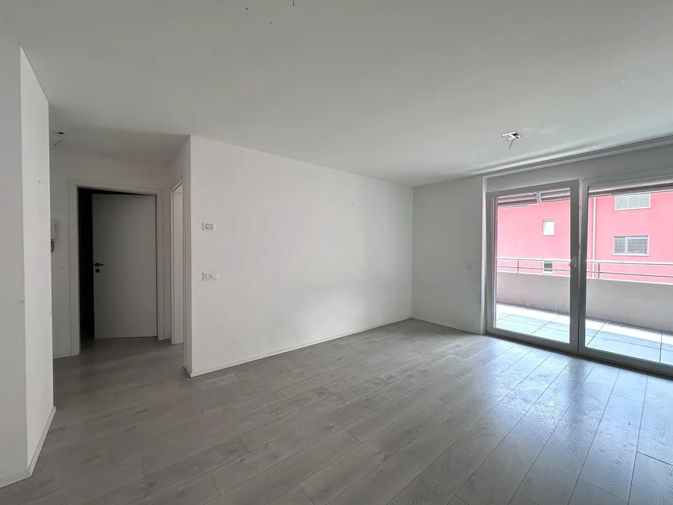 Appartement moderne 2.5 pièces avec balcon à Cadenazzo