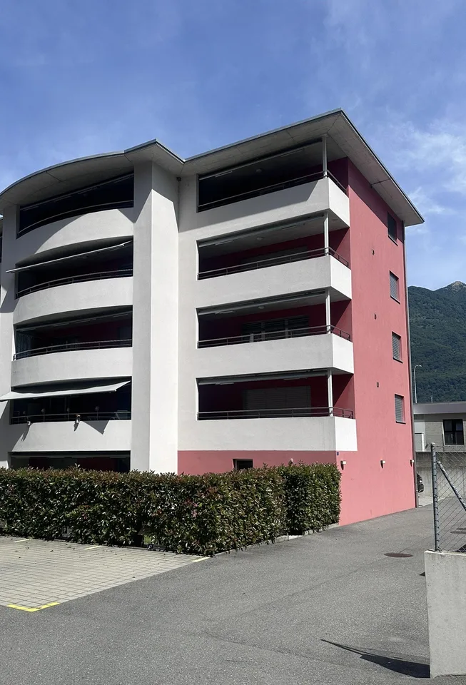 Moderno appartamento 2.5 locali con balcone a Cadenazzo