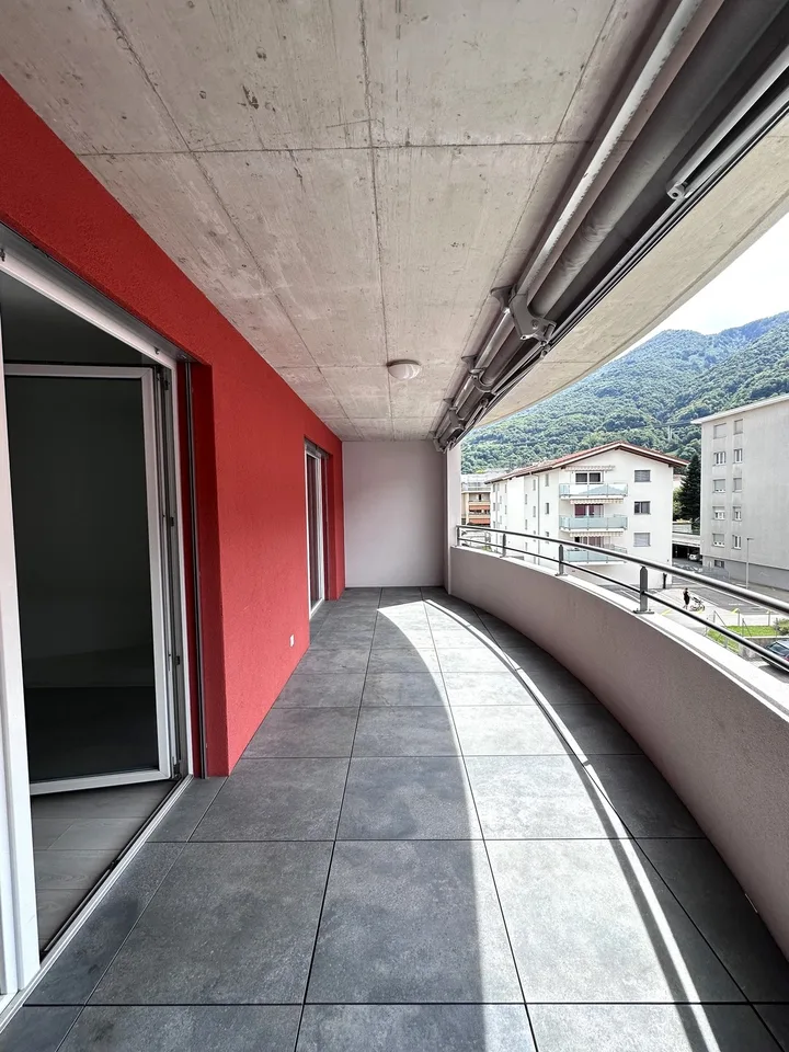 Appartement moderne 2.5 pièces avec balcon à Cadenazzo