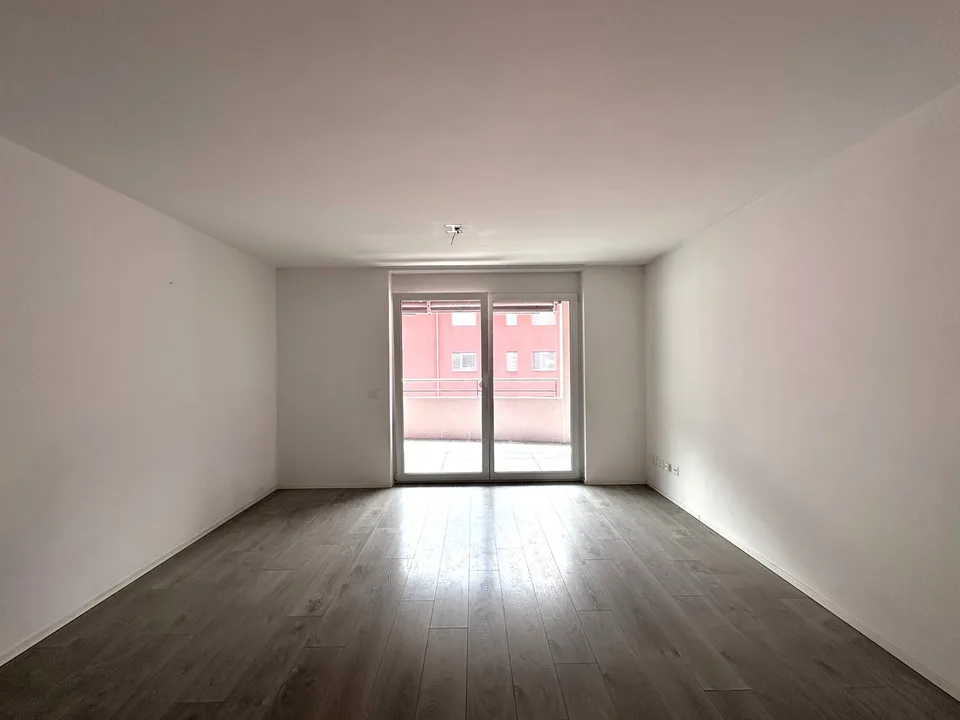 Appartement moderne 2.5 pièces avec balcon à Cadenazzo
