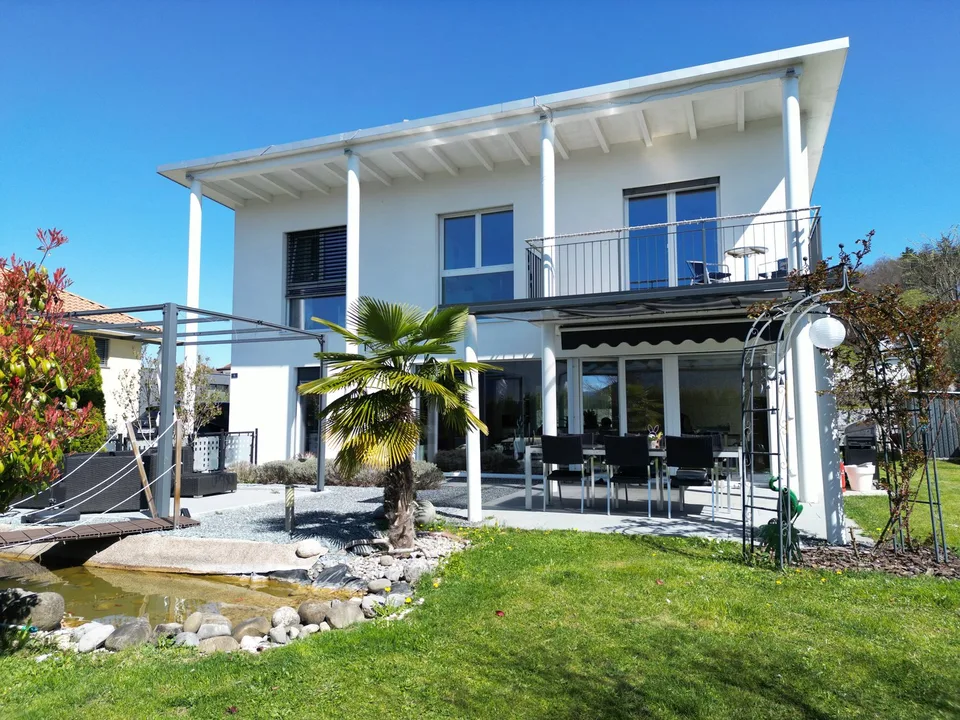 Modernes Einfamilienhaus an ruhiger, sonniger Lage mit Gartenparadies