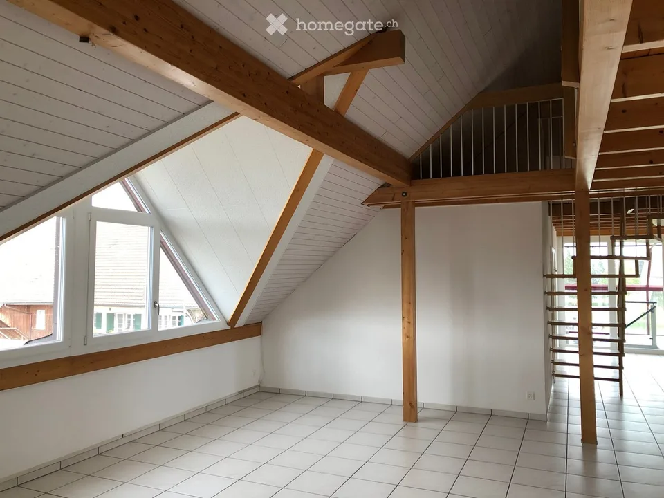 Grosszügige 4-Zimmer-Dachwohnung in Grafenried