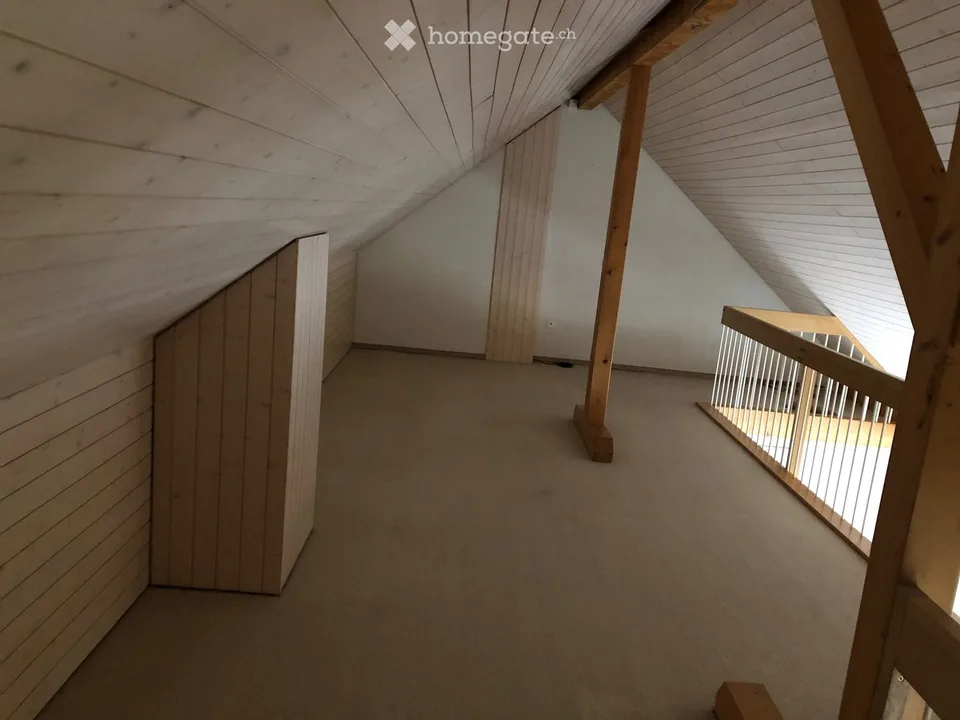 Grosszügige 4-Zimmer-Dachwohnung in Grafenried
