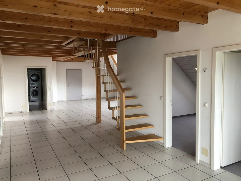 Grosszügige 4-Zimmer-Dachwohnung in Grafenried