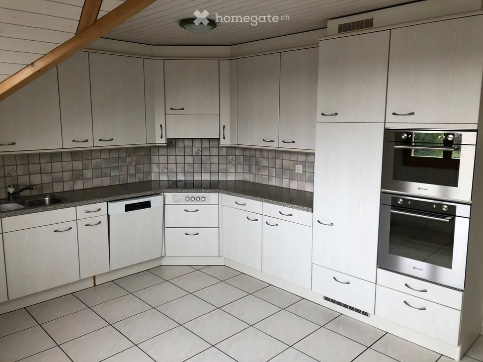 Grosszügige 4-Zimmer-Dachwohnung in Grafenried