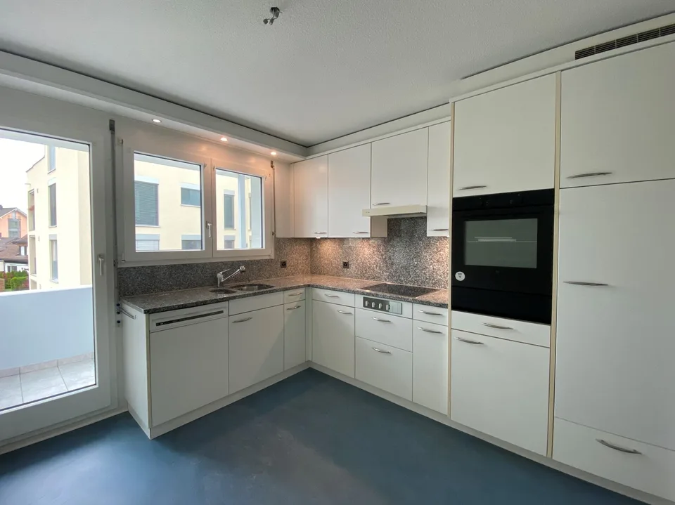 gemütliche 4.5 - Zimmerwohnung an zentraler Lage im steuergünstigen Freienbach