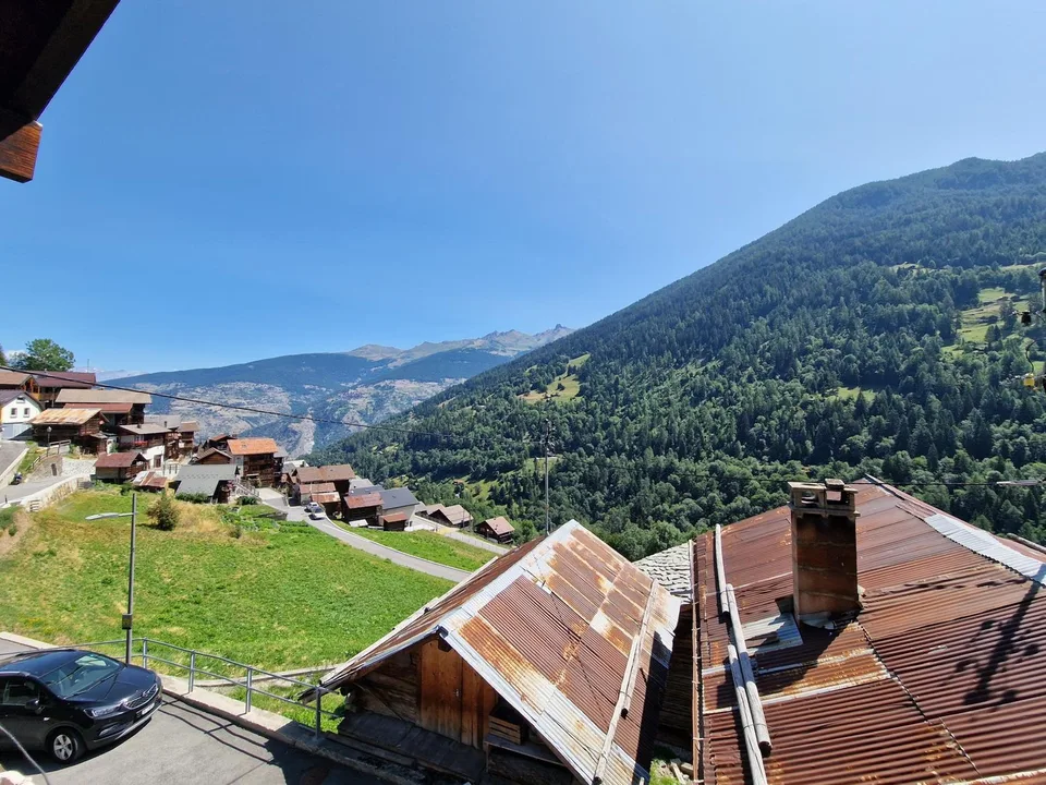 Sale to foreigners possible - Charming apartment with terrace and panoramic view of the Alps